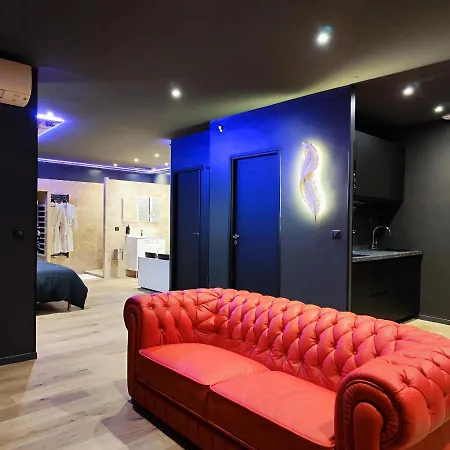 Loveroom#1 By Pimente Ton Couple Apartment